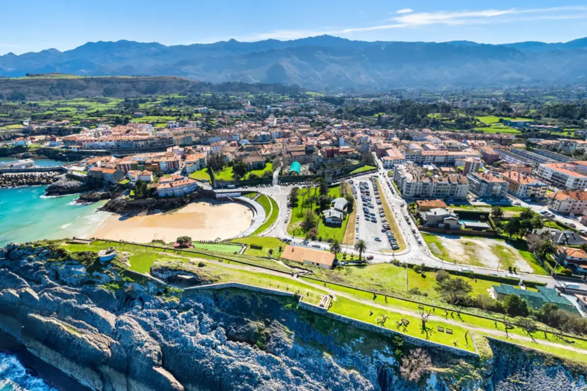 Ayuntamiento de Llanes · costa, rutas y golf