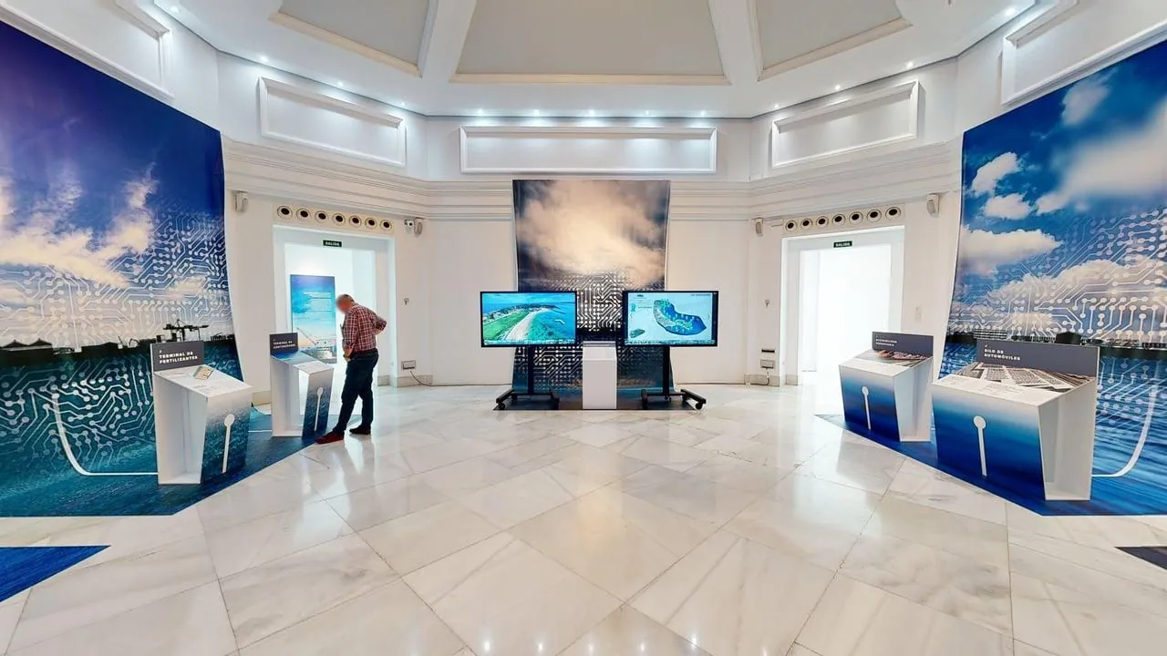 Sala de la exposición sobre la digitalización del puerto